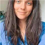 Docente di scienze e agronomia da lezioni di scienze, chimica, matematica e inglese a studenti delle scuole superiori e medie